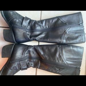 Clarks boots size 6 M